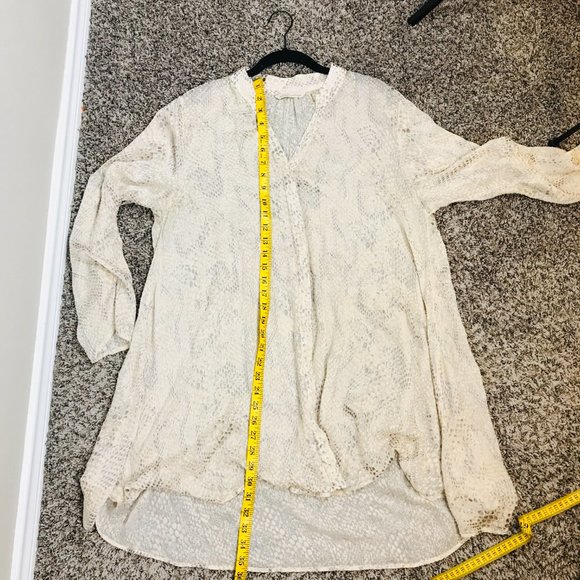 Soft Surroundings Cream and Gray Animal Print Sheer Swing Button Down Tunic - Picture 7 of 8